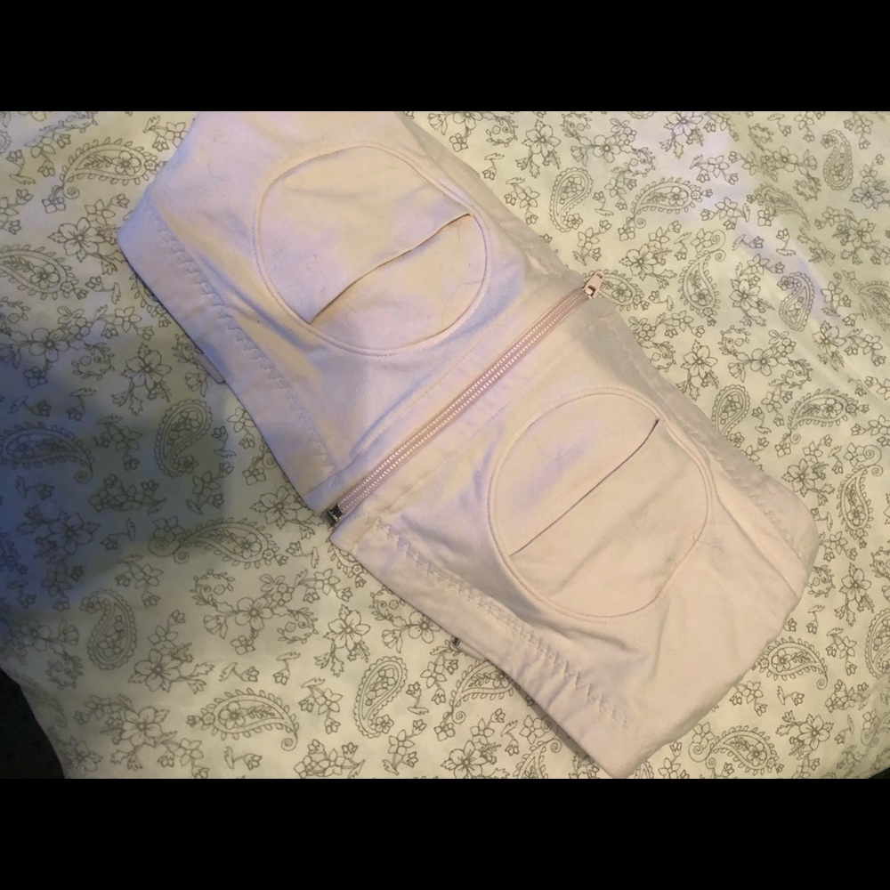 Hands free pumping bra